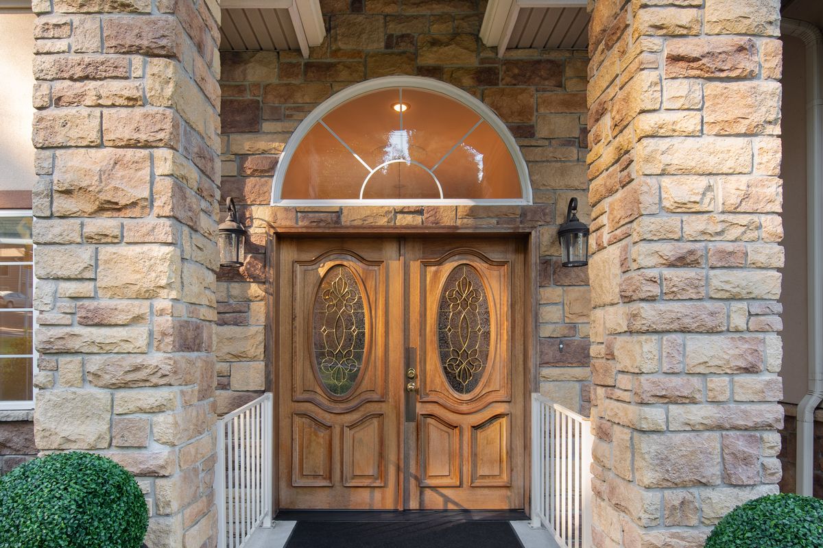 Ideal Care Homes Bellevue — living space